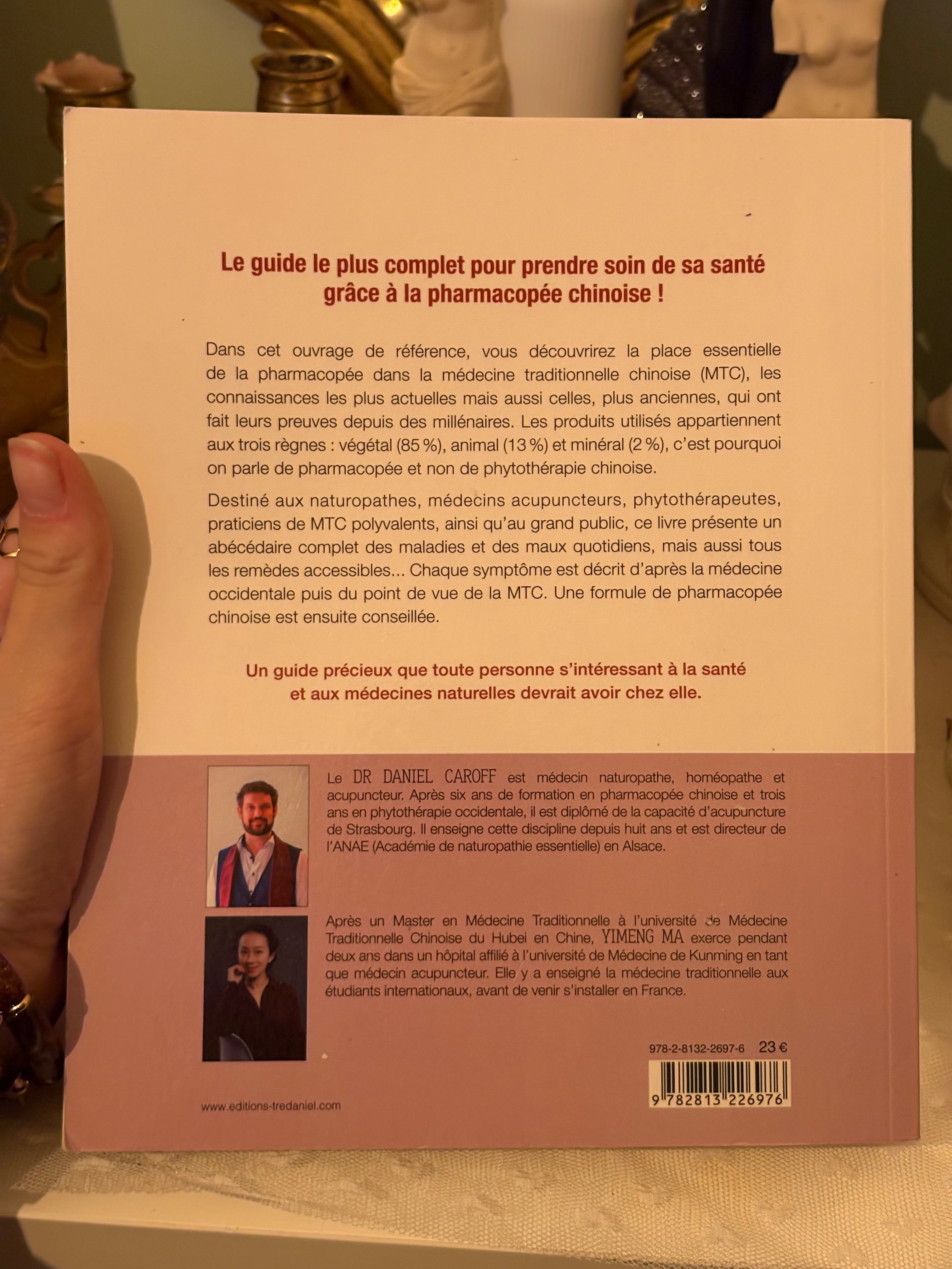 Gros livre sur la pharmacie chinoise